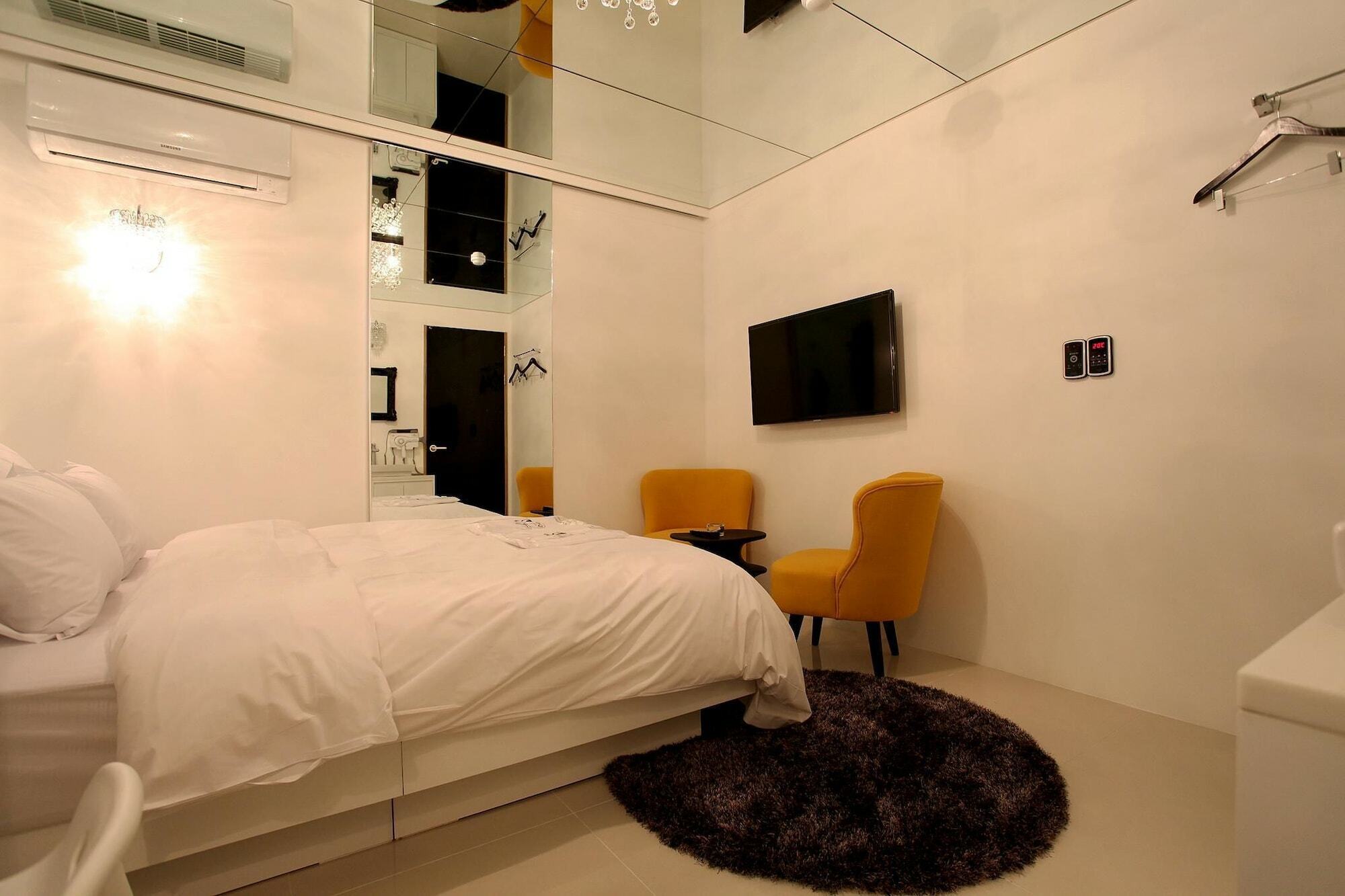 Lush Hotel Seoul Exterior photo